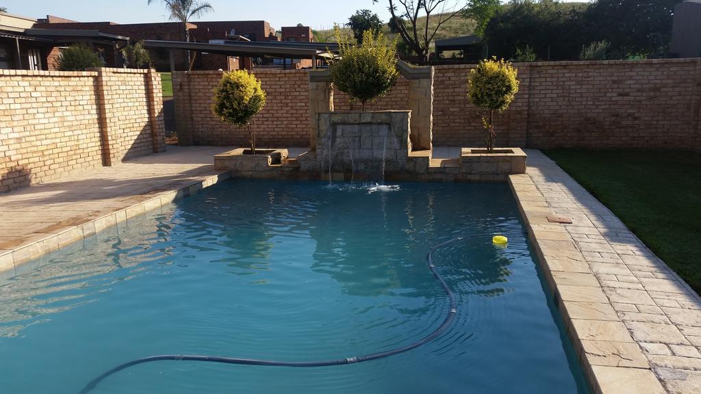 Crystal Rose Lodge & Spa Krugersdorp Luaran gambar